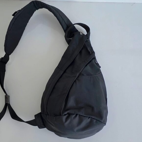 VICTORINOX SLING BAG! ๐๐๐ - Picture 14 of 16